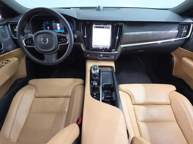 2022 Volvo S90 с пробегом 34 042 км