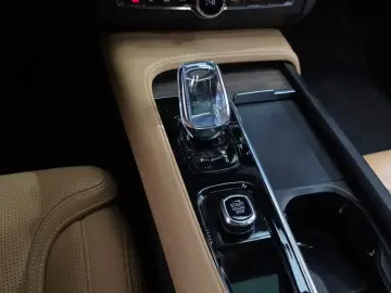 2022 Volvo S90 с пробегом 34 042 км