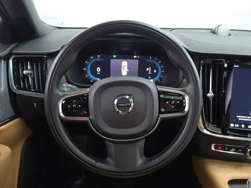 2022 Volvo S90 с пробегом 34 042 км