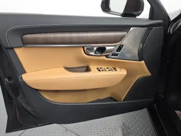 2022 Volvo S90 с пробегом 34 042 км