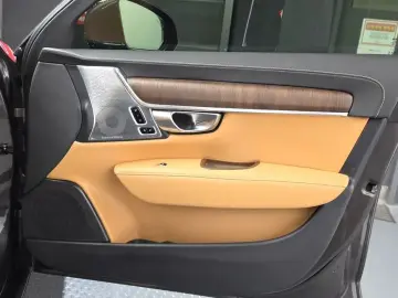 2022 Volvo S90 с пробегом 34 042 км