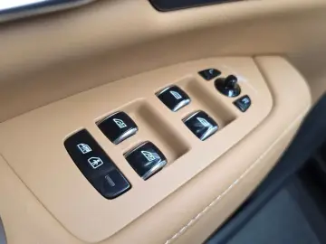 2022 Volvo S90 с пробегом 34 042 км