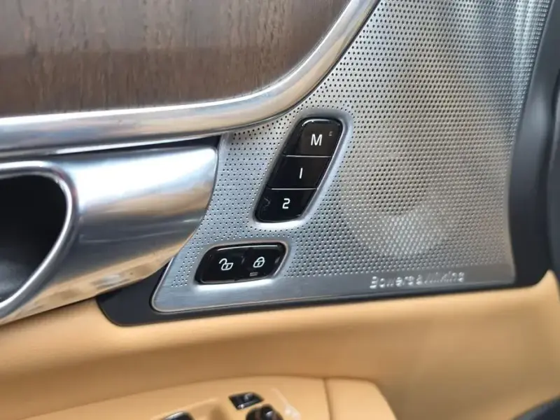 2022 Volvo S90 с пробегом 34 042 км