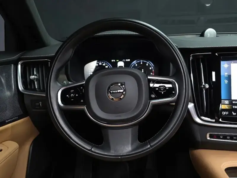 2021 Volvo S90 с пробегом 55 657 км