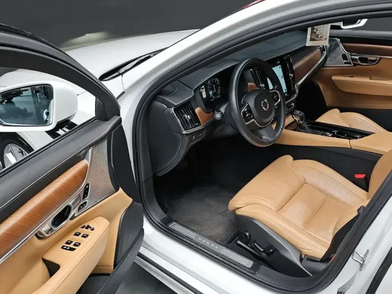 2019 Volvo S90 с пробегом 71 160 км