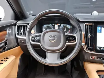 2019 Volvo S90 с пробегом 71 160 км