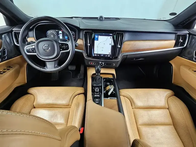 2019 Volvo S90 с пробегом 92 757 км