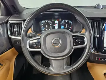 2019 Volvo S90 с пробегом 92 757 км
