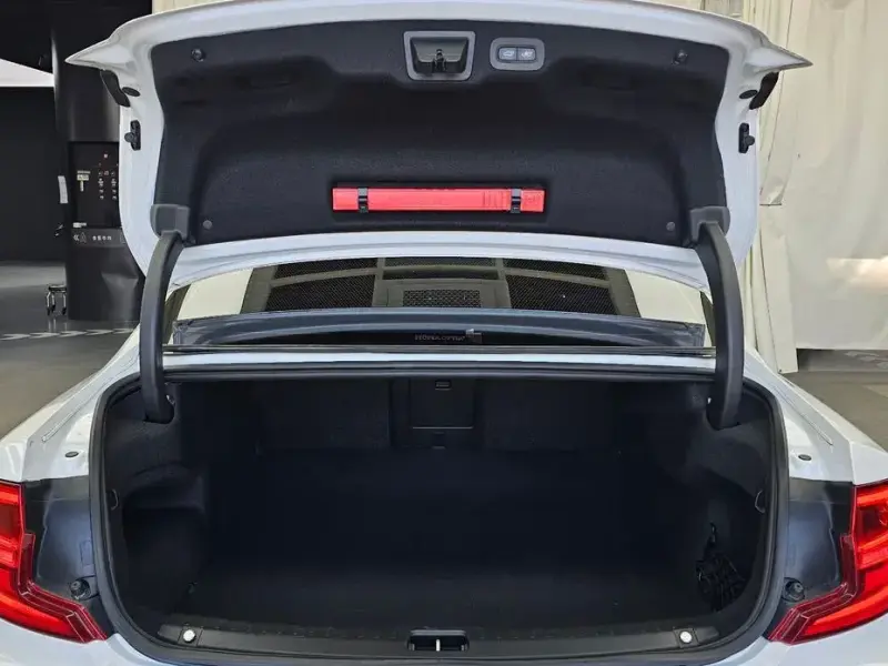 2019 Volvo S90 с пробегом 92 757 км