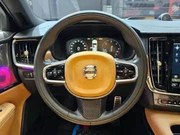 2018 Volvo S90 с пробегом 102 583 км