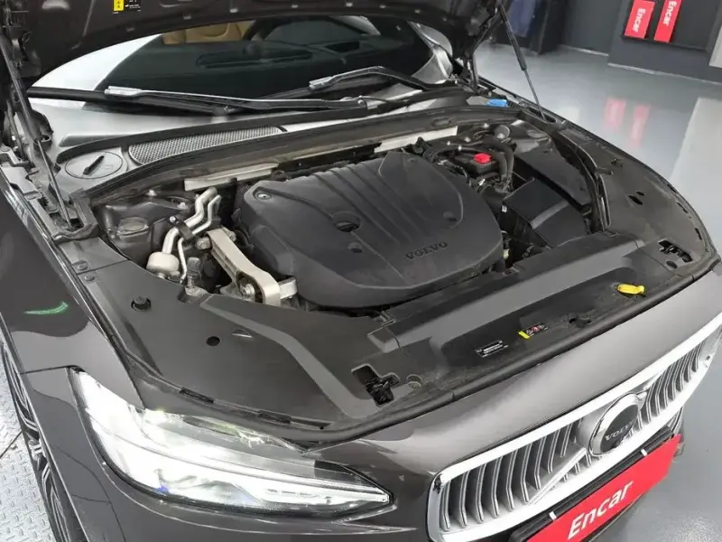2022 Volvo S90 с пробегом 84 372 км