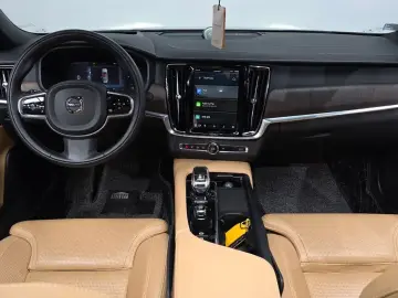 2022 Volvo S90 с пробегом 84 372 км