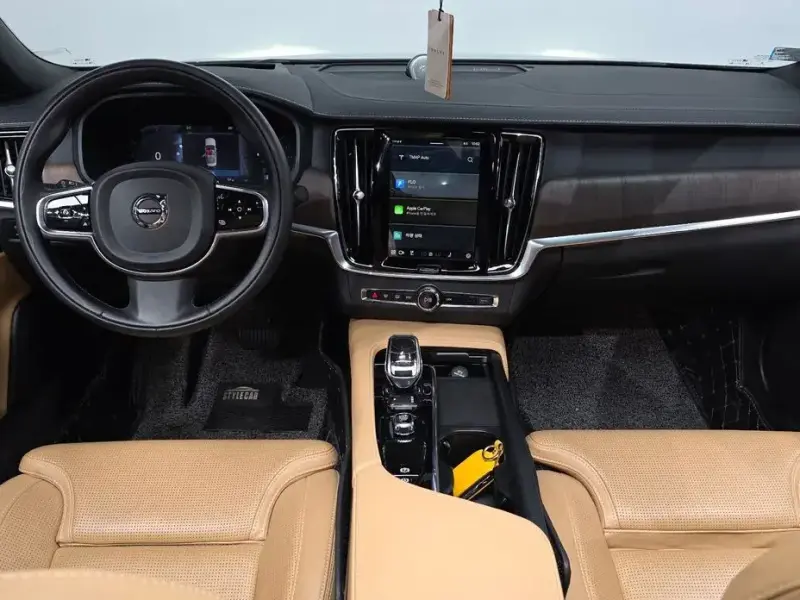 2022 Volvo S90 с пробегом 84 372 км