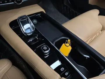 2022 Volvo S90 с пробегом 84 372 км