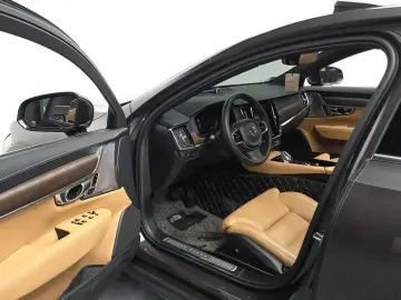 2022 Volvo S90 с пробегом 84 372 км