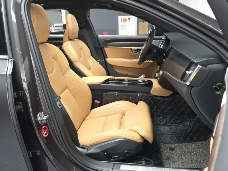 2022 Volvo S90 с пробегом 84 372 км