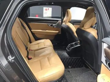 2022 Volvo S90 с пробегом 84 372 км