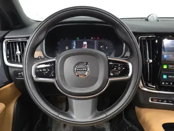 2022 Volvo S90 с пробегом 84 372 км