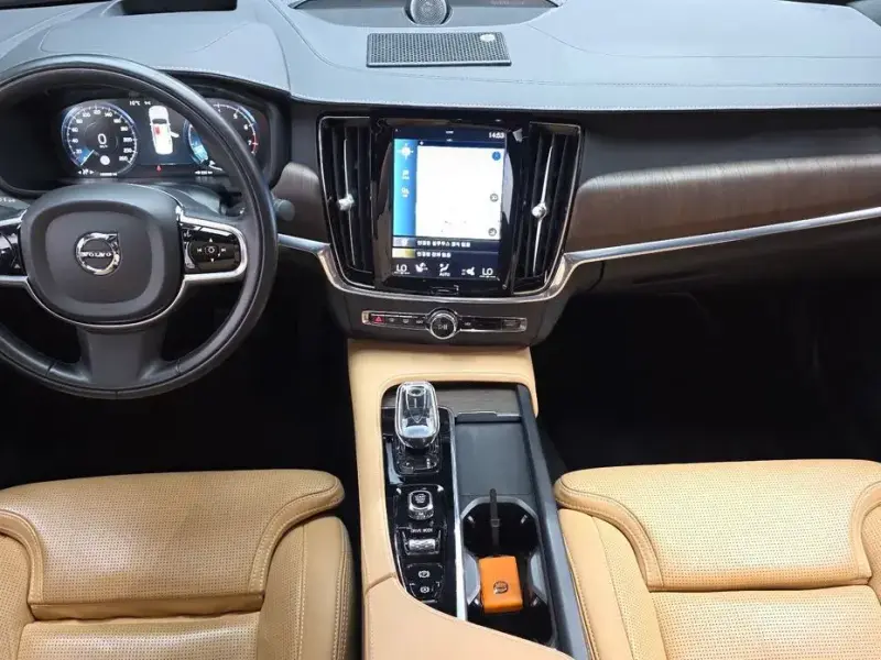 2021 Volvo S90 с пробегом 102 059 км