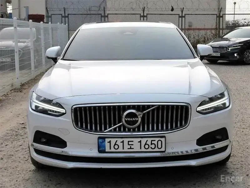 2022 Volvo S90 с пробегом 99 880 км