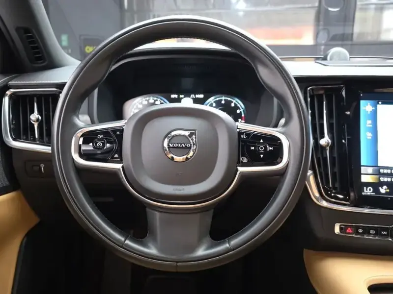 2021 Volvo S90 с пробегом 102 059 км
