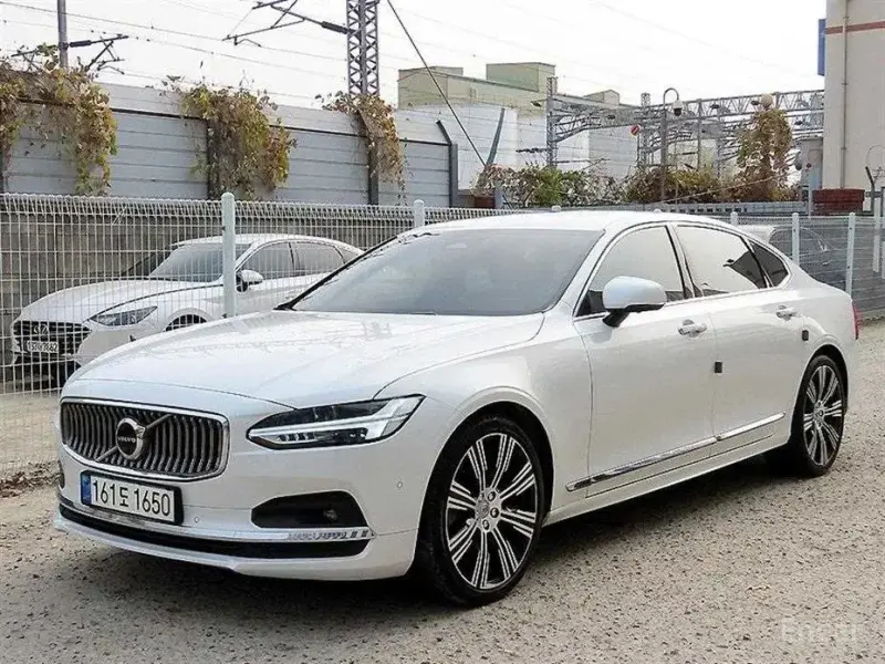 2022 Volvo S90 с пробегом 99 880 км
