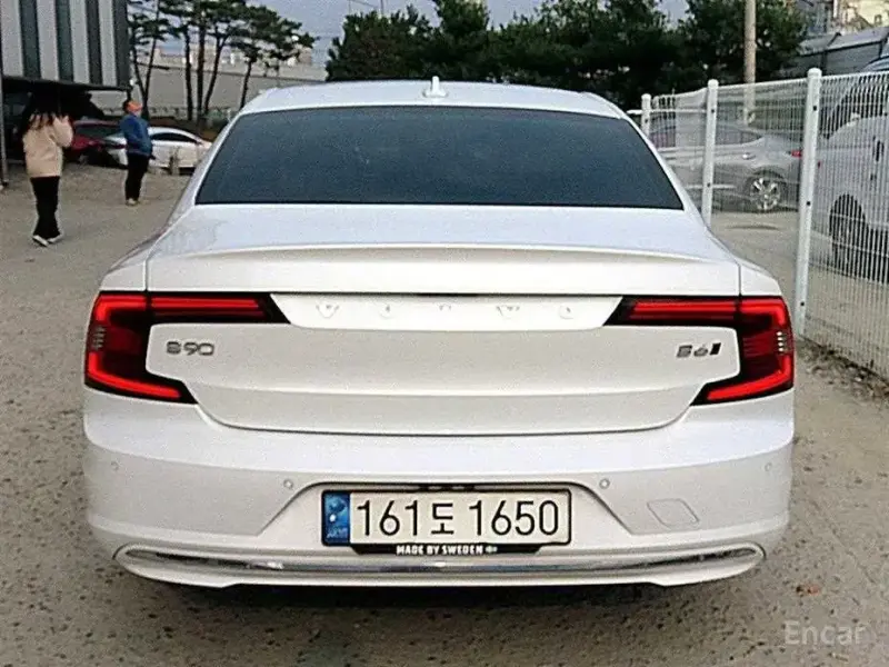 2022 Volvo S90 с пробегом 99 880 км