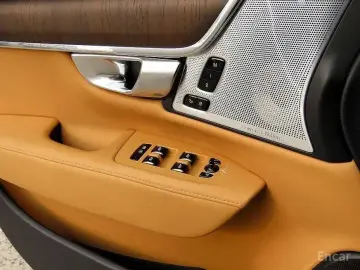 2022 Volvo S90 с пробегом 99 880 км