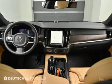 2023 Volvo S90 с пробегом 63 975 км