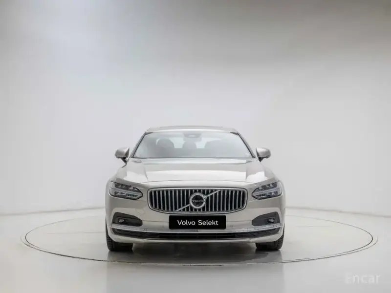 2024 Volvo S90 с пробегом 590 км