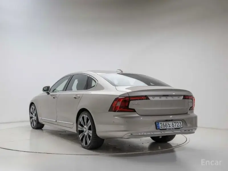 2024 Volvo S90 с пробегом 590 км