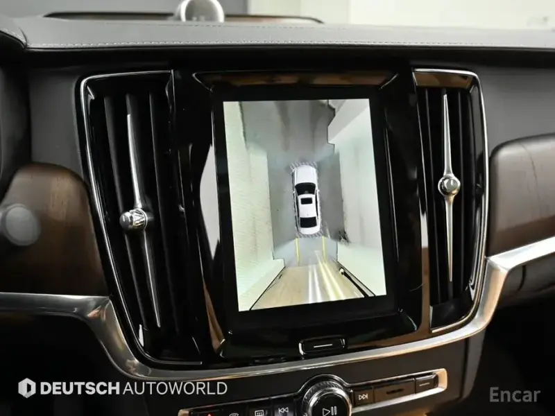 2023 Volvo S90 с пробегом 63 975 км