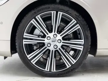 2024 Volvo S90 с пробегом 590 км