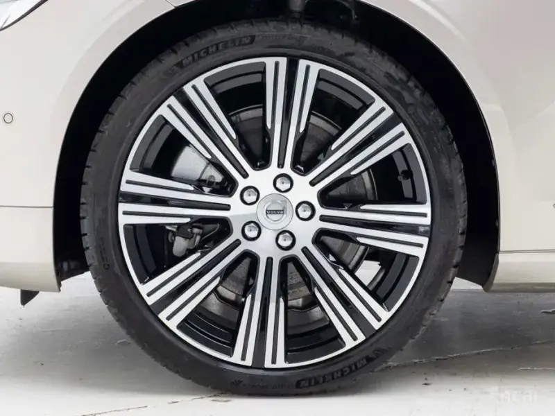 2024 Volvo S90 с пробегом 590 км