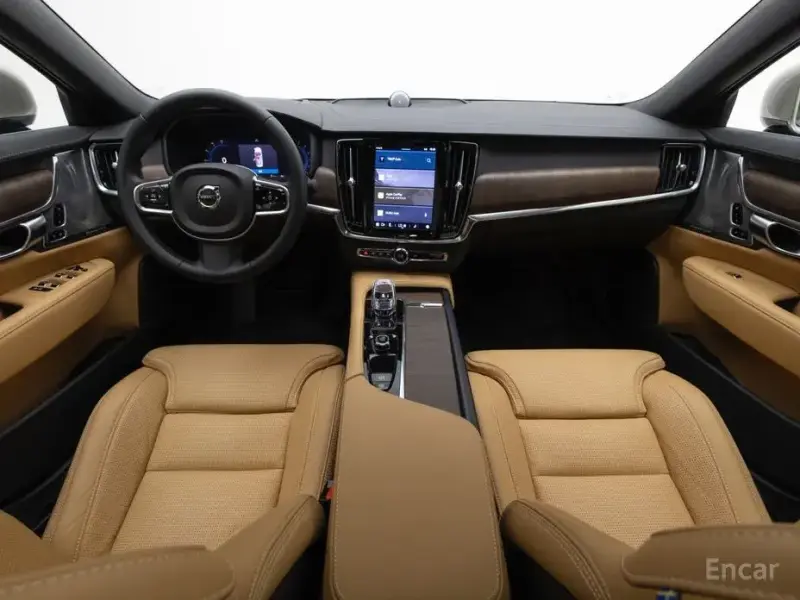 2024 Volvo S90 с пробегом 590 км