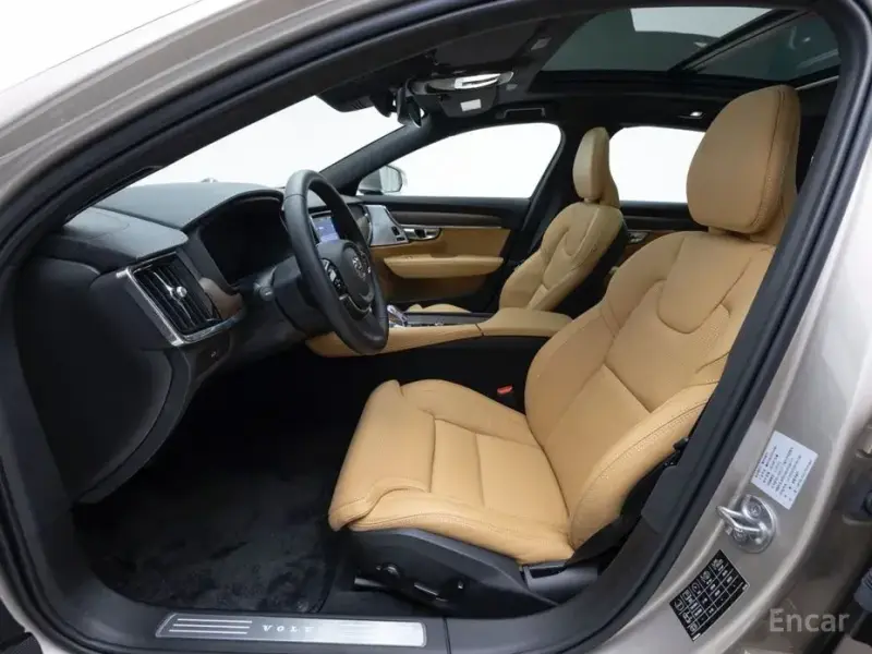 2024 Volvo S90 с пробегом 590 км