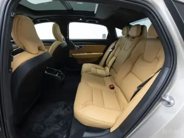 2024 Volvo S90 с пробегом 590 км