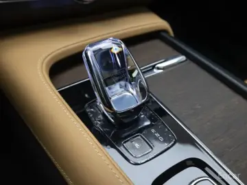 2024 Volvo S90 с пробегом 590 км