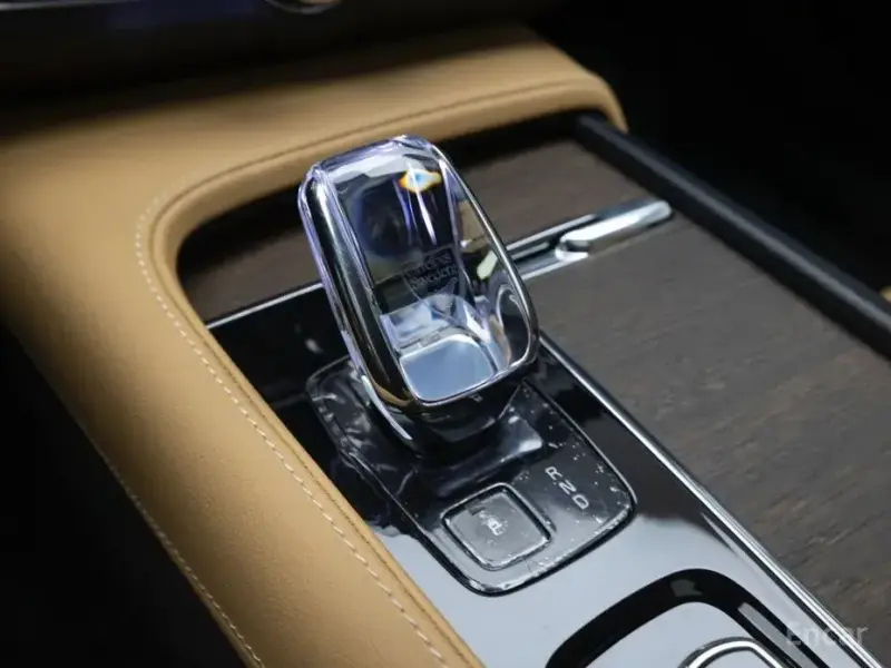 2024 Volvo S90 с пробегом 590 км