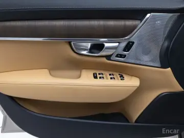 2024 Volvo S90 с пробегом 590 км