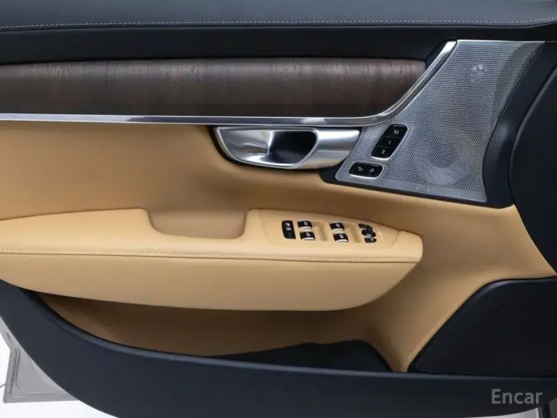 2024 Volvo S90 с пробегом 590 км