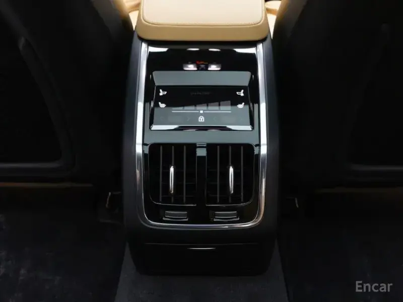 2024 Volvo S90 с пробегом 590 км