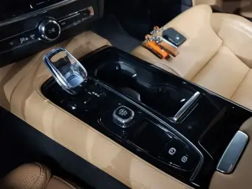 2022 Volvo S90 с пробегом 41 589 км