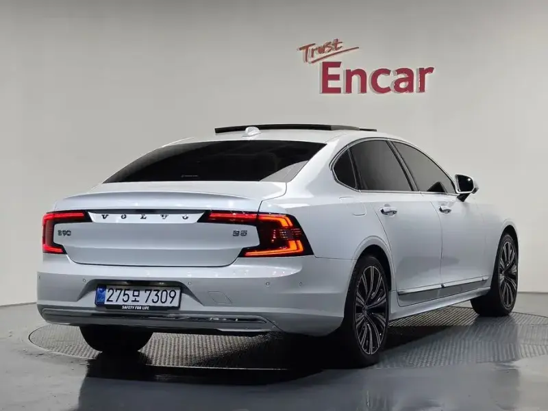 2023 Volvo S90 с пробегом 106 287 км
