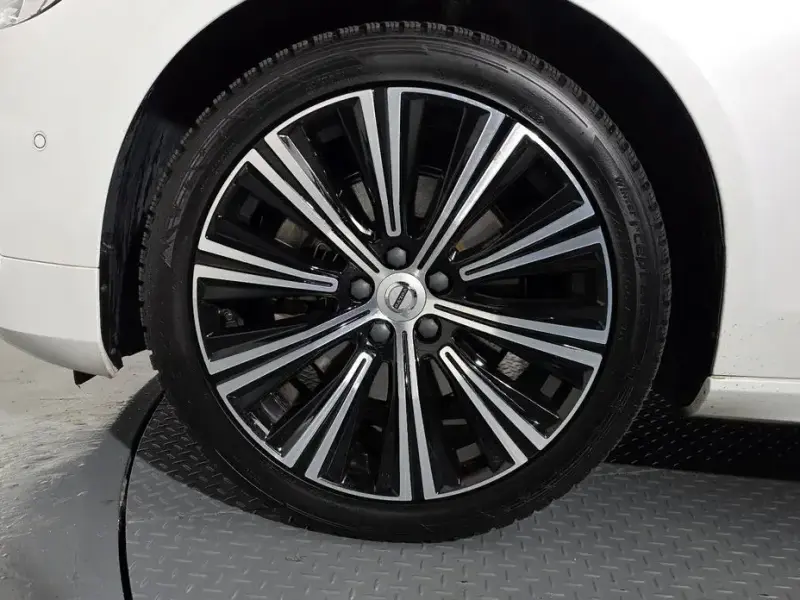 2023 Volvo S90 с пробегом 106 287 км
