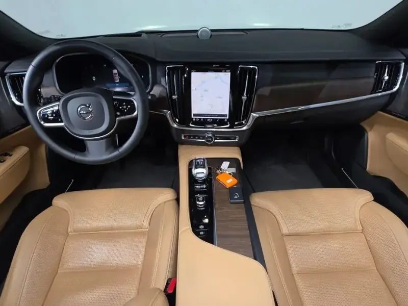2023 Volvo S90 с пробегом 106 287 км