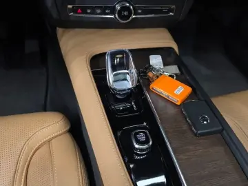 2023 Volvo S90 с пробегом 106 287 км