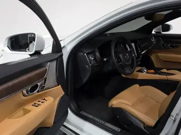 2023 Volvo S90 с пробегом 106 287 км