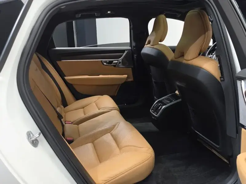 2023 Volvo S90 с пробегом 106 287 км