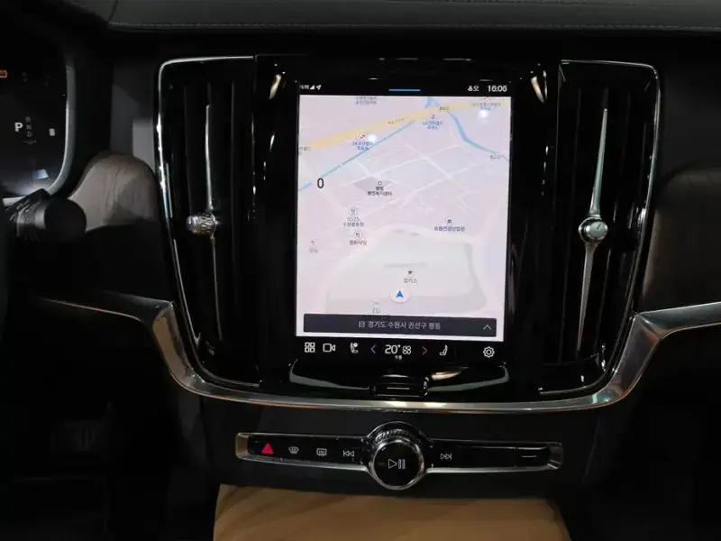 2023 Volvo S90 с пробегом 106 287 км